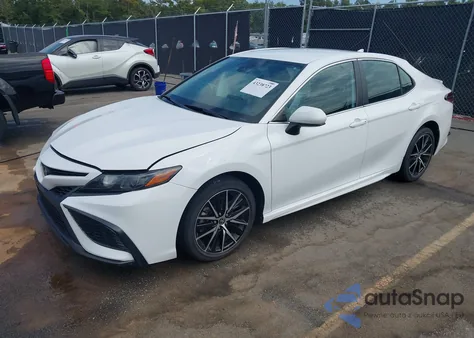 2021 Toyota Camry Se z USA, uszkodzony, nr VIN 4T1G11AK0MU532599